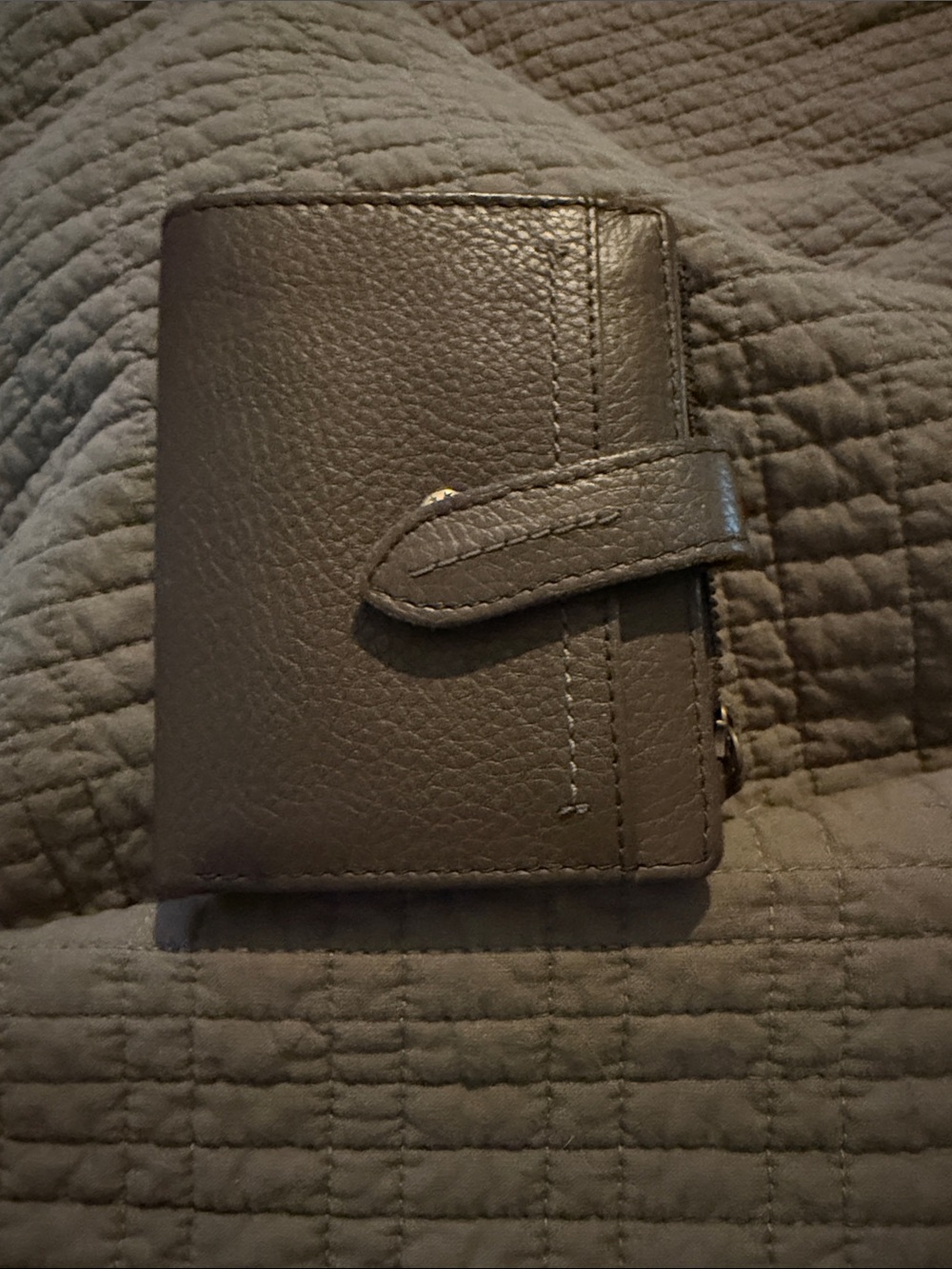 Pebbled Leather Bifold Wallet with Snap Closure - green